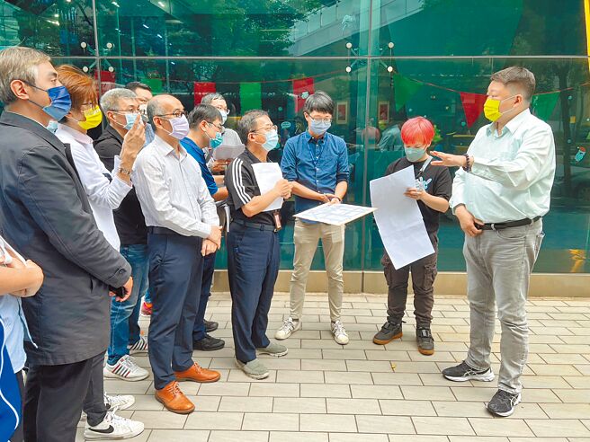 民進黨新北市長候選人林佳龍競選總部申請板橋新府路路權，板橋區公所18日上午辦理會勘。（王揚傑攝）