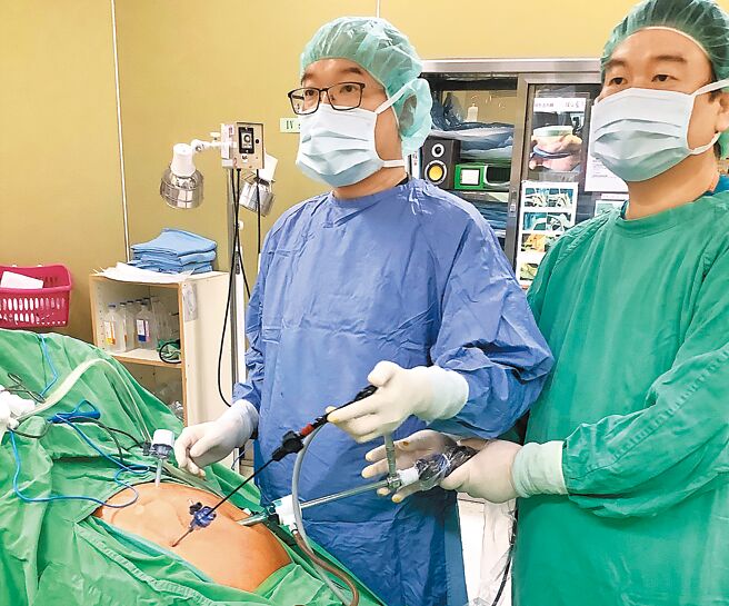 1名婦女長期服用抗凝血劑造成小腸壁血腫，全球僅103例，竹山秀傳醫院將治療成果發表在國際知名期刊《Medicine》。（竹山秀傳提供／楊靜茹南投傳真）