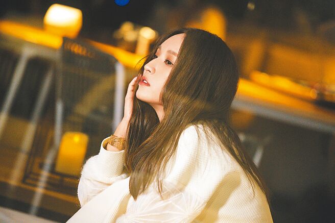 法兰推出首张创作大碟《逞强的温柔》。（相映国际提供）