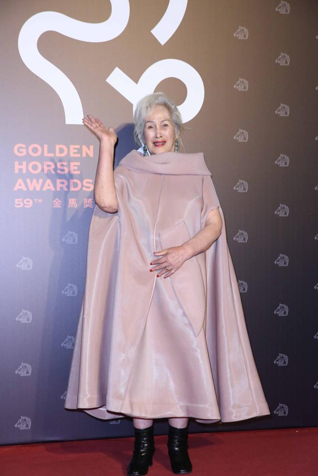 现年73岁的林詹珍妹以电影《哈勇家》入围「最佳女配角奖」，以是Linli Boutique服装出席金马奖。（陈俊吉摄）