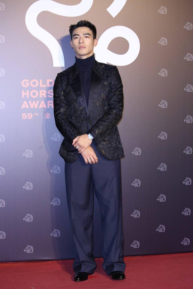 陈昊森Ermenegildo Zegna订制服搭配伯爵珠宝丰富红毯造型。（陈俊吉摄）