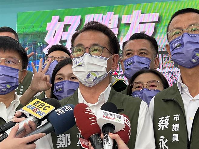 藍團結夜湧5萬人，鄭運鵬諷刺只是國民黨基本盤。(蔡依珍攝)