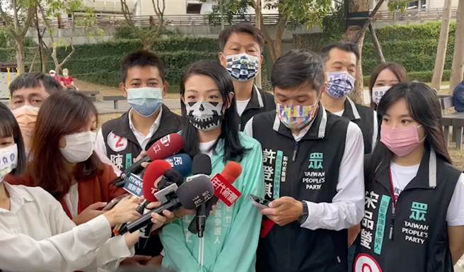 民眾党新竹市长候选人高虹安表示，感谢副议长余邦彦、前议长谢文进，带许多里长前来黄金之夜，也强调网路上或特定媒体人带风向大可不必，昨天的画面已证明一切。（高虹安团队提供／王惠慧新竹传真）