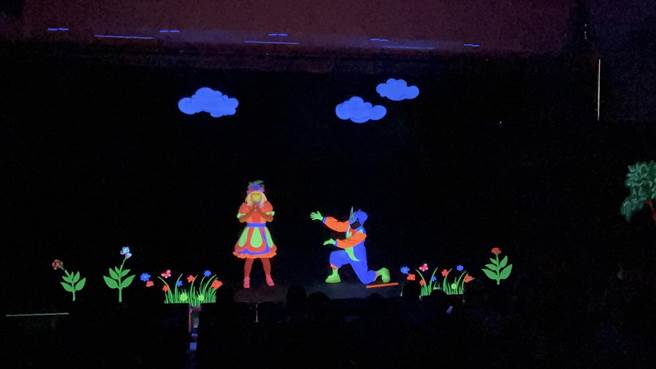 六堆首制黑光剧，活泼推广客家文化。(林和生摄)