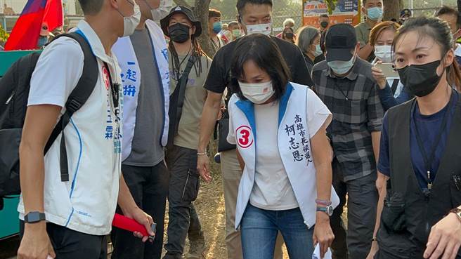 下午3时40分左右柯志恩已经先抵达后台准备。（柯宗纬摄）