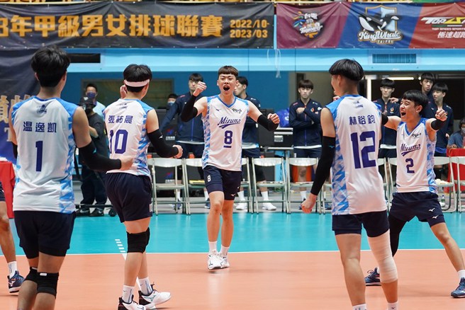 雲林美津濃球員在場中慶祝。(中華排協提供)