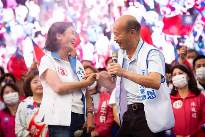 前高雄市长韩国瑜今（20）日首度与国民党高雄市长候选人柯志恩合体造势。（袁庭尧摄）
柯志恩强调，高雄奇蹟就是「改变的力量」。（袁庭尧摄）
柯志恩选前黄金周大造势，支持者到场相挺。（袁庭尧摄）