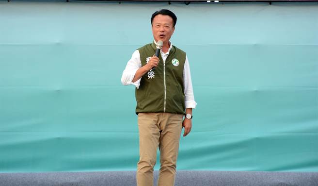 嘉義縣長翁章梁為周春米站台。(林和生攝)