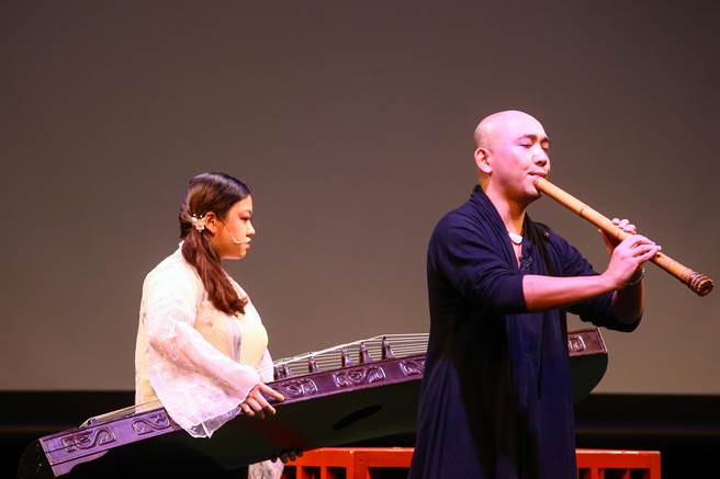 《雷峰塔1924》導演兆欣攜手傳藝金曲獎得主長笛演奏家華姵、最佳作曲陳歆翰、與打擊葉柏岑、二胡王媛平以樂入戲，重譜白蛇傳。（鄧博仁攝）