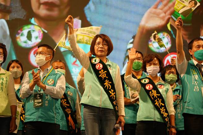 民进党彰化县长候选人黄秀芳，强调全会恢復369重阳敬老礼金，争取举办台湾灯会。（吴建辉摄）