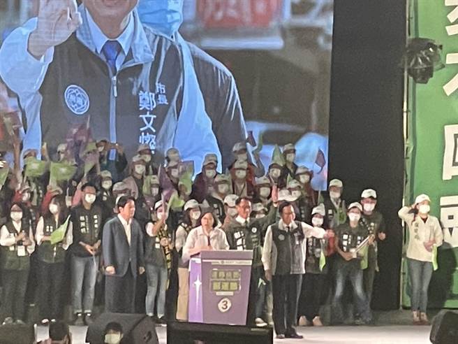 选前黄金周日民进党大咖齐聚桃园 ，蔡英文总统、副总统赖清德等人站台展现胜选气势。(吕筱蝉摄)