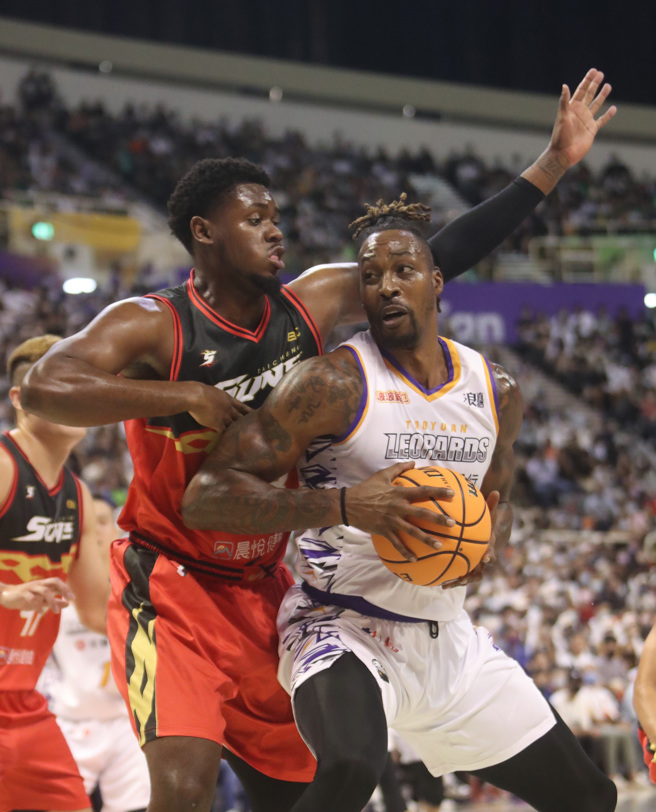 魔獸（右）連續2戰出賽超過40分鐘。（陳怡誠攝）