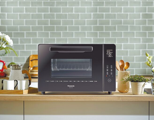 Panasonic微电脑电烤箱精准控温，烘烤出最佳口感。图／业者提供