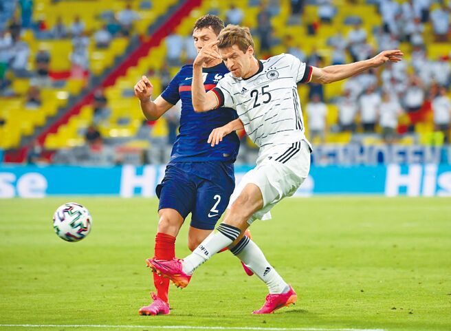 穆勒（右）（美联社）