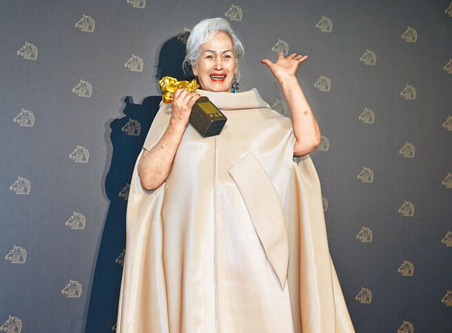 林詹珍妹昨夺下金马女配角奖，直呼「没有想到能站在这里」。