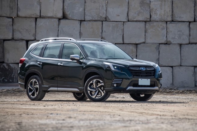 Forester是同级唯一具备强悍越野性能的中型休旅车，图为23年式Forester 2.0 i-S ES，售价135.8万元。（陈大任摄）