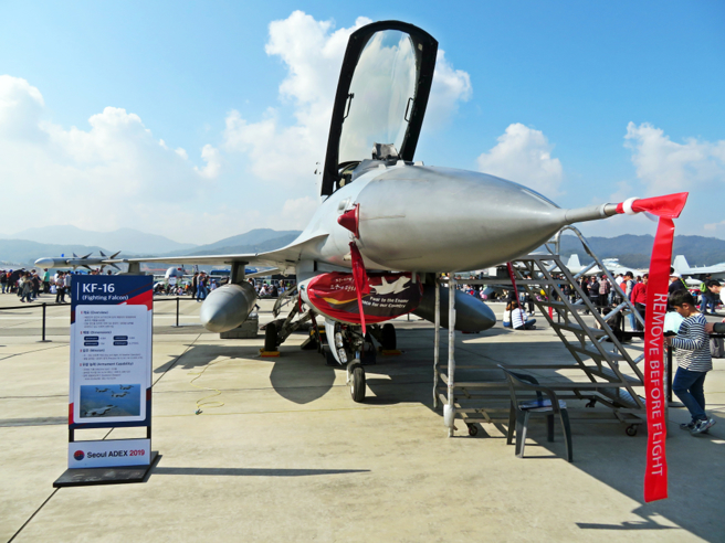 南韩空军KF-16战机坠毁  飞行员弹射逃生。(示意图/达志影像)