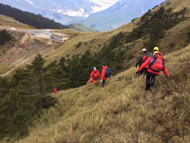 9名游客涉嫌于19日晚间在合欢东峰三角点生火，遭到警方送办。图为合欢东峰。（中时资料照）