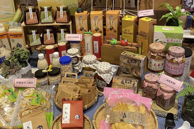 宜兰县优质休閒农业评选出炉，今年共有21家获奖，会场同时展示多个小农自创商品。　图：兰阳农业发展基金会／提供