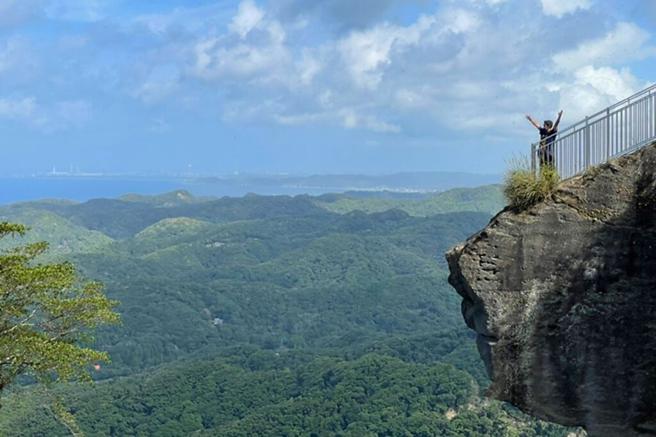▲刺激无比的「地狱展望台」眺望视野极佳，是热门拍照 打卡地点！　图：向日游顾问有限公司／来源
