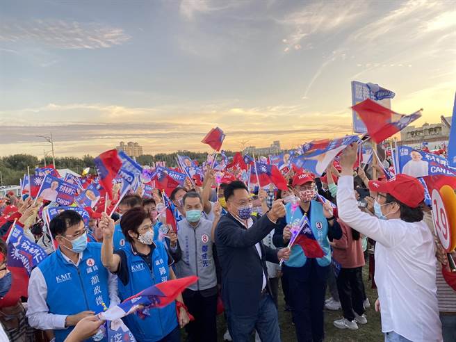 林耕仁昨天的南寮造势有6000人到场，里长也有将近50位到场相挺，林耕仁说，到场的市民就是最大的靠山、最强的声量。（林耕仁竞总提供／陈育贤新竹传真）