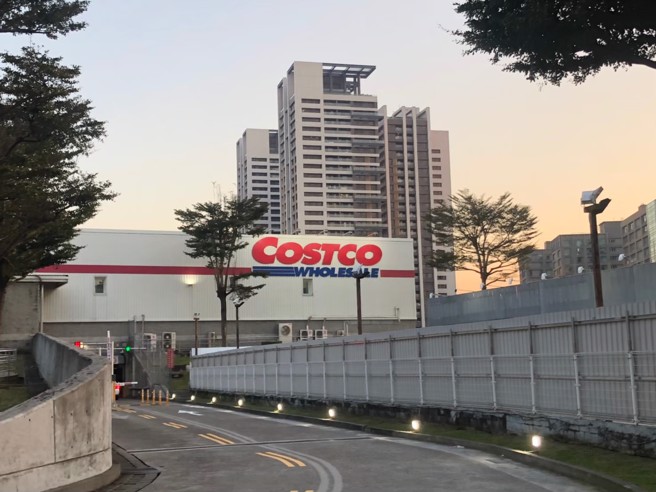 台南一名女网友表示，近日到卖场採买发现PALLADIUM帆布鞋从原本1299元，降价到197元，换算下来等于打1.5折，超优惠价格让她超惊喜。（图／示意图，中时新闻网资料照）