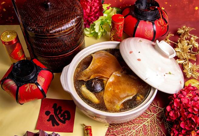 台中林酒店「頂級紅火大鮑翅」(附砂鍋)。（台中林酒店提供）
