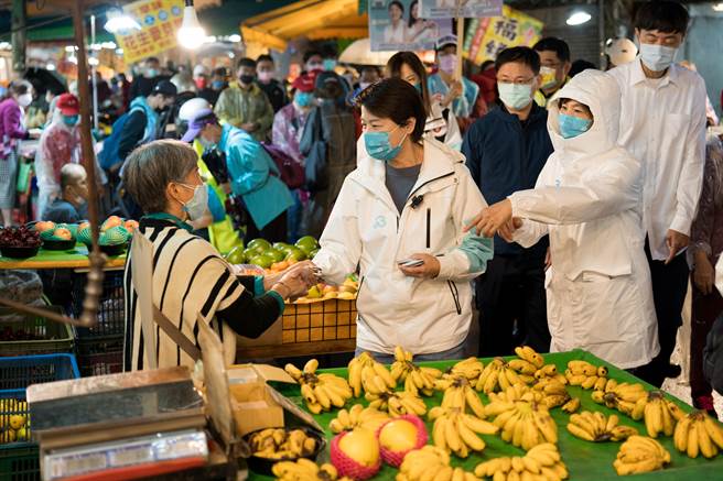 无党籍台北市长候选人黄珊珊未来上任后将继续推进市场改建与市集摊商管理，要让台北市的老旧市场逐一改头换面焕然一新。（黄珊珊竞选总部提供／张立勋台北传真）