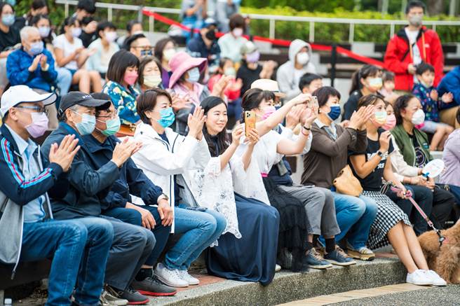 选战进入倒数，无党籍台北市长参选人黄珊珊公布劳动相关政见，她主张以维护劳工权益、建构职场安全体系、培育优质劳动力、友善就业环境及强化劳资关系5面向，作为劳动政策基本原则。（黄珊珊竞选办公室提供）