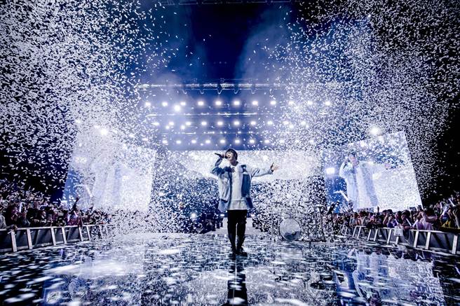 五月天二度站上Barclays Center最具指標神級舞台。（相信音樂提供）