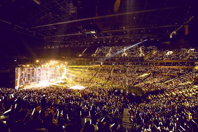 五月天二度站上Barclays Center吸引一萬五千名歌迷。（相信音樂提供）