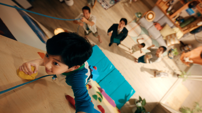 信义房屋日前推出新广告，正是因为「AI智能配案」这项工具，让挑高屋也能精准找到合适的购屋族群。（图/信义房屋提供）