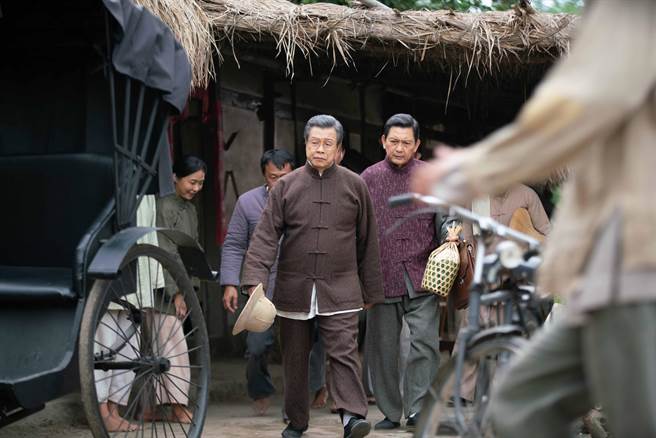 杨烈饰演大地主。（公视、禾丰制作提供）