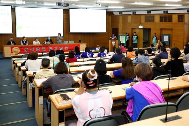 第二届「身心障碍服务工作研讨会」以服务模式、教学策略及生活品质为三大主题，并分享实务经验、学术研究及发展趋势，藉此激发创新思维。（静宜大学提供）