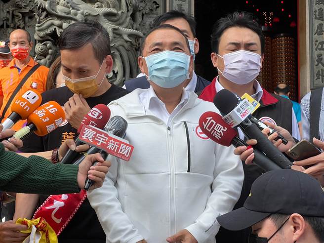 侯友宜面对林佳龙火力全开，仍态度平和。（王扬杰摄）