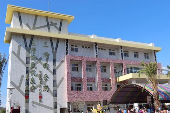 三湾乡公所新建行政大楼好事多磨，终于在21日落成启用。（苗栗县政府提供／谢明俊苗栗传真）