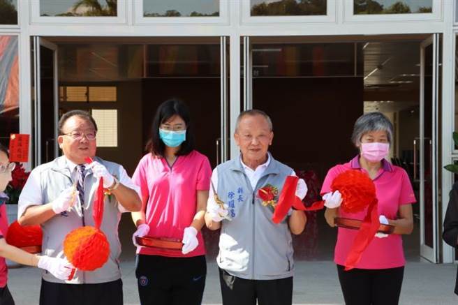 三湾乡公所新建行政大楼好事多磨，终于在21日由县长徐耀昌主持落成启用。（苗栗县政府提供／谢明俊苗栗传真）