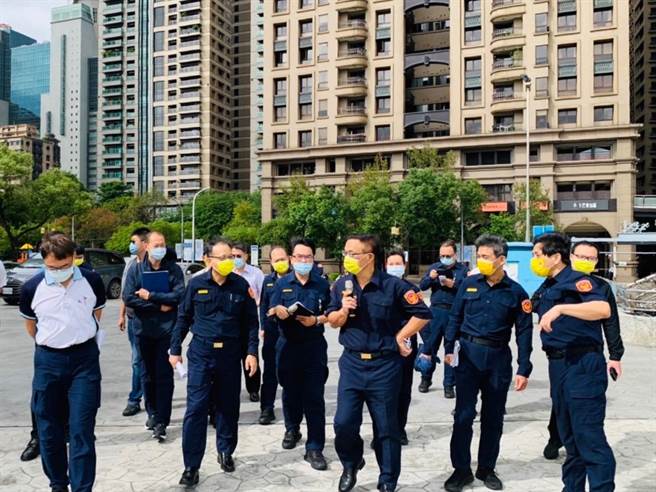 新北市警察局长黄宗仁率队到蓝绿阵营选前之夜场地会勘。（新北市警察局提供）