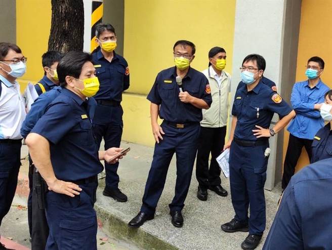 新北市警察局长黄宗仁率队到蓝绿阵营选前之夜场地会勘。（新北市警察局提供）