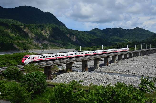 台鐵花東線將提早於12月28日搶通恢復營運。（莊哲權攝）