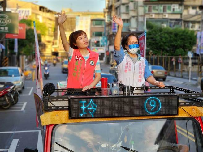 新北市議員候選人張嘉玲與競選總幹事、前議員林秀惠昨下午再度合體，率領車隊掃街漳和、員山地區。（張嘉玲提供／李奇叡新北傳真）