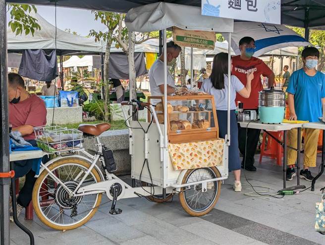 為今年嘉文化廣場假日辦文創市集活動，為嘉義市國際管樂節暖身。（嘉義市文化局提供／廖素慧嘉市傳真）