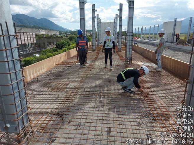台铁东里站月台及雨棚重建(台铁提供)