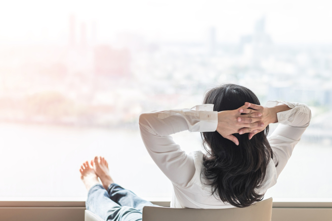 生肖兔、生肖龙、生肖蛇、生肖猴因不想被婚姻给套牢住，深怕做任何事被局限，所以时常保持着随缘态度。（示意图／Shutterstock）