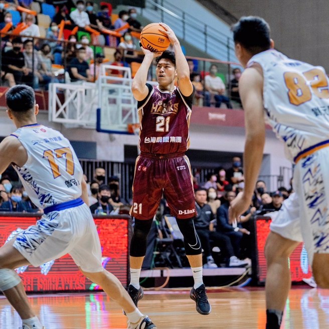 吕冠霆曾走过一段相当艰辛的復健过程。(台南台钢猎鹰提供)