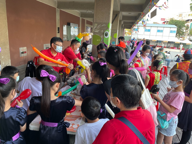 儿童艺术教育节系列摊位体验活动。(照片/臺南市教育局提供)