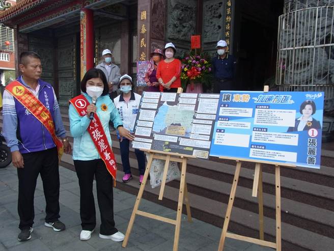 國民黨雲林縣長候選人張麗善（左二）公布「水利政策亮點」，完成20鄉鎮市未來水利規畫藍圖。（張朝欣攝）