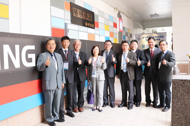 高科大杨庆煜校长说，学校单位的训练设备往往赶不上企业现场的设备更新速度，如今阳明学苑将可以在船员训练上帮助高科大提升训练设备，大幅度弥平学用落差。(照片/国立高雄科技大学提供)