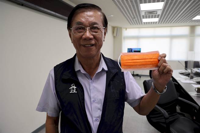 南投縣長林明溱提醒民眾，投票日戴的口罩不能有候選人姓名、符號。（南投縣政府提供／廖志晃南投傳真）