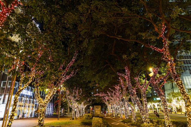 微風信義炫彩光芒。（台北市商業處提供）